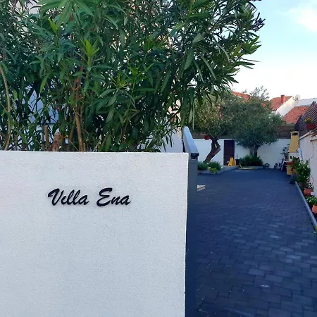 Ena *