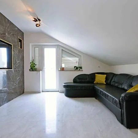 Ena Villa *