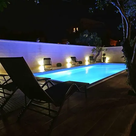 Ena Villa *