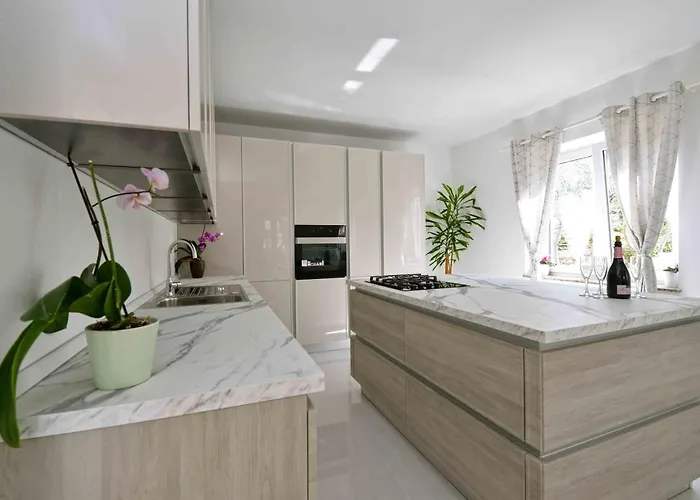 빌라 Ena 무르테르